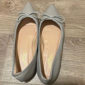 color : gray  size : 6